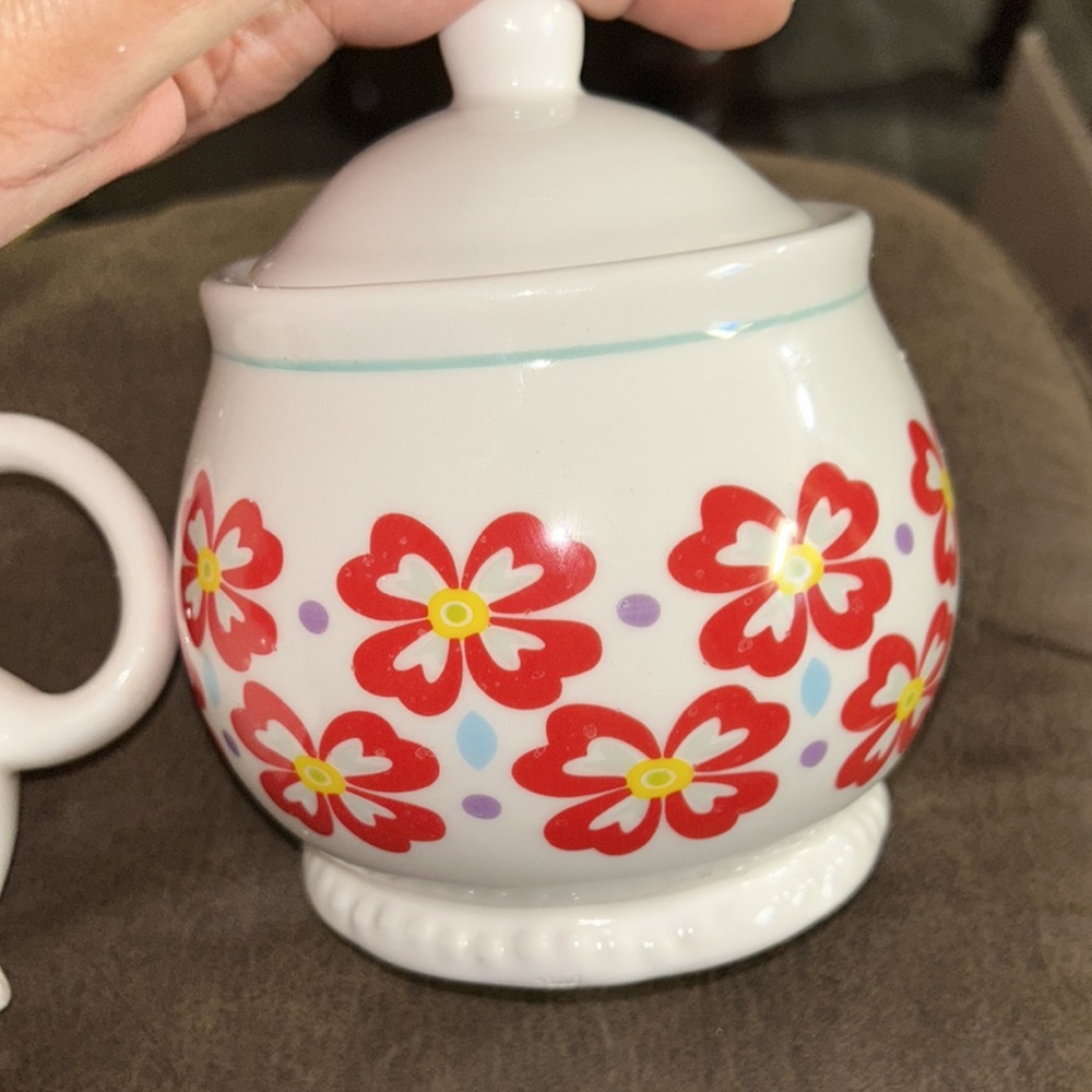 Pioneer Woman Creamer And Sugar Set - floral - Picture 7 of 11